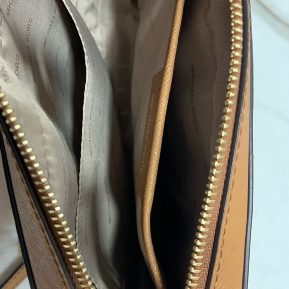 NWT Michael Kors Jet Set Leather Crossbody Bag - Picture 3 of 6